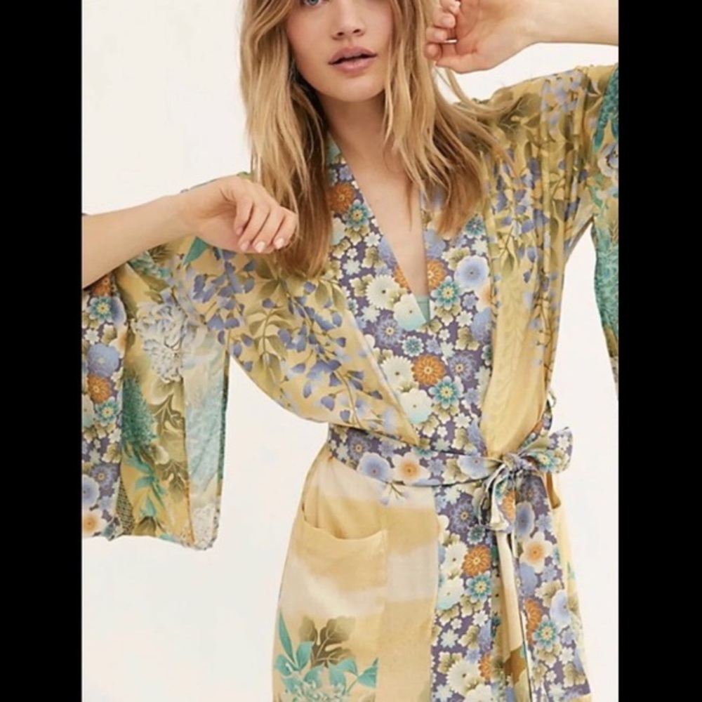 Authentic Spell & the Gypsy Willow Kimono- M/L